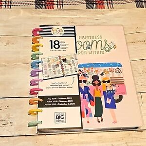 NWT July 2019 to December 2020 dated 18 month Big size Planner-lined vertical